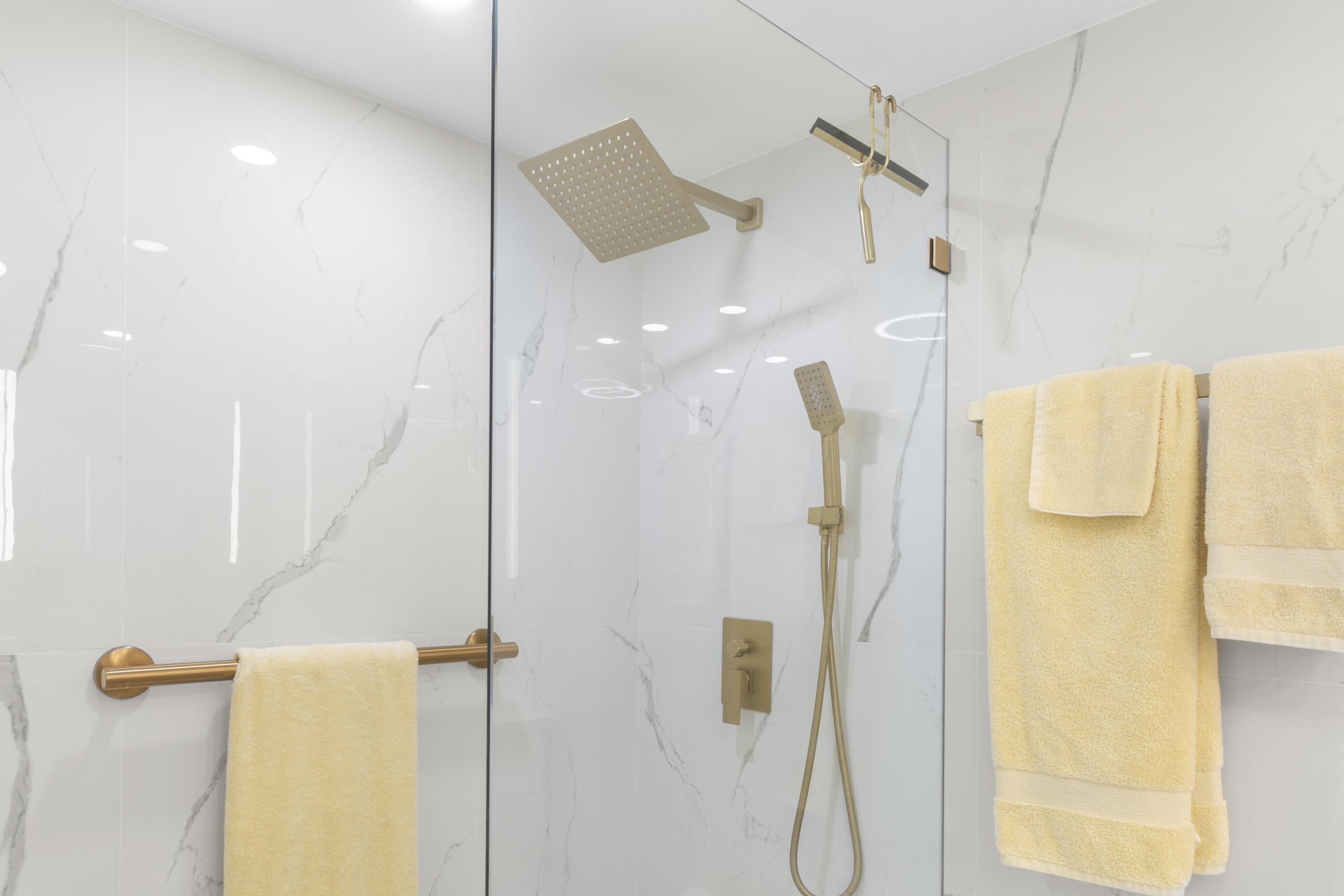 2871 North Ocean Boulevard, Unit C123 Boca Raton, FL 33431 - Photo 30 of 37 Guest Shower