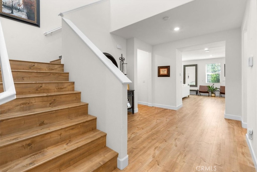 5327 La Bodega Way Fontana, CA 92336 - Photo 2 of 25 Entry