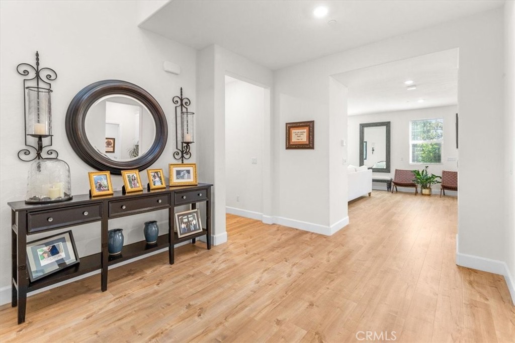 5327 La Bodega Way Fontana, CA 92336 - Photo 3 of 25 Entry