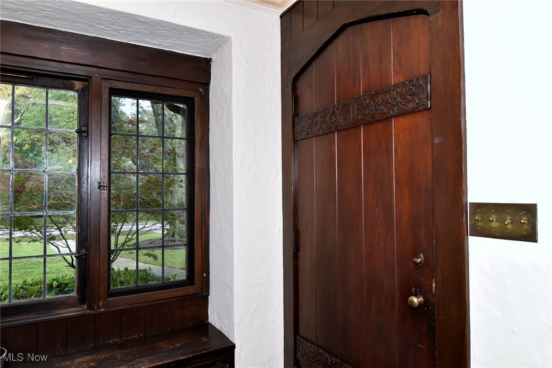 2919 Sedgewick Road Cleveland, OH 44120 - Photo 3 of 41 Foyer