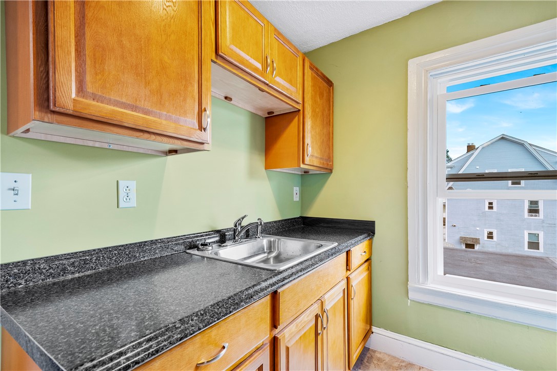 44 Highland Street Pawtucket, RI 02860 - Photo 16 of 35