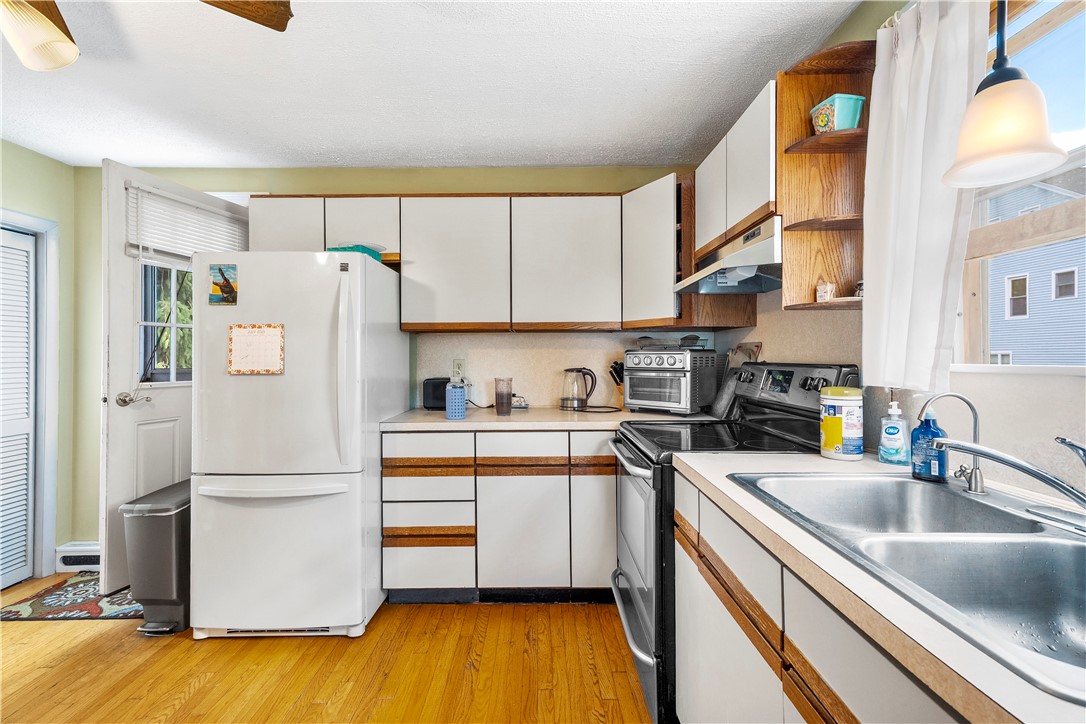 44 Highland Street Pawtucket, RI 02860 - Photo 7 of 35