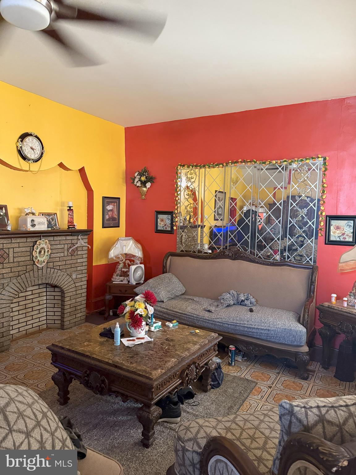 3150 River Road Camden, NJ 08105 - Photo 6 of 18 a living room with furniture pool view and a large window