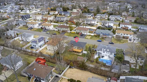 $699,000 | 41 North Kings Avenue, Lindenhurst, NY 11757