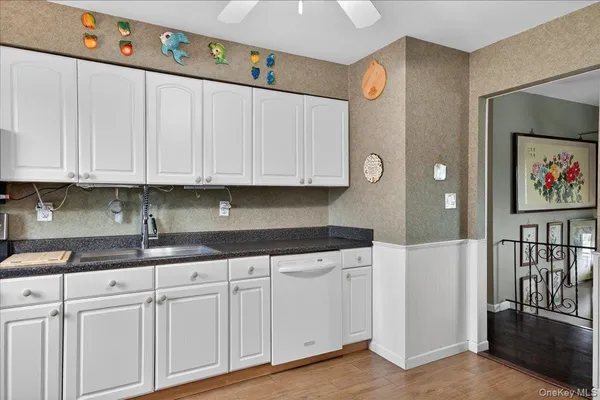 $699,000 | 41 North Kings Avenue, Lindenhurst, NY 11757