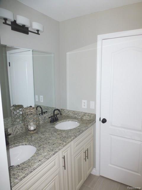 564 Rolling Green Circle Rochester Hills, MI 48309 - Photo 22 of 24