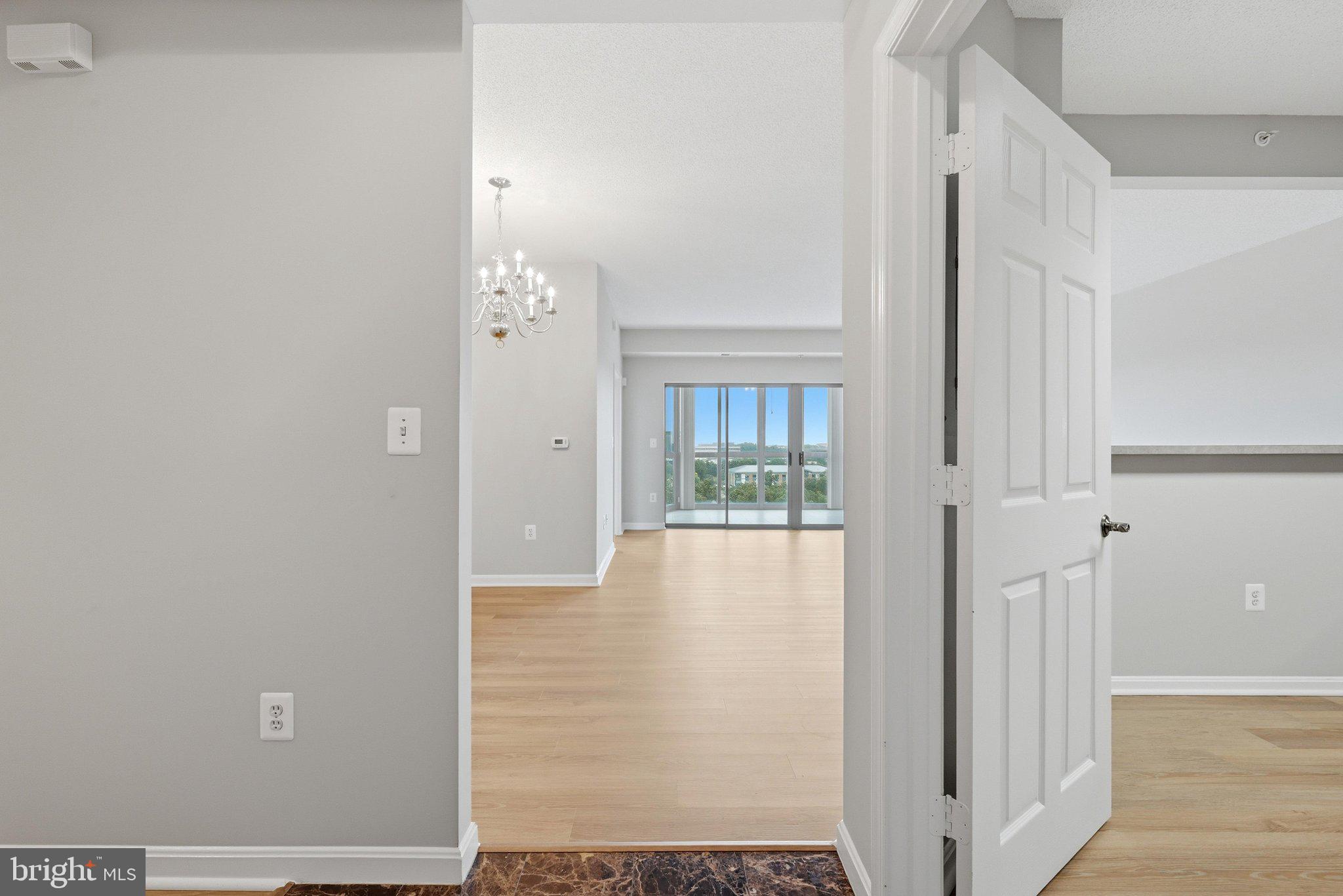 19375 Cypress Ridge Terrace, Unit 922 Leesburg, VA 20176 - Photo 4 of 89 Entryway