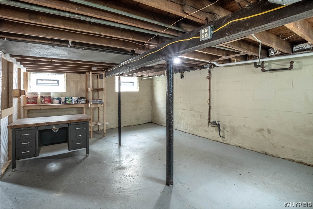 17 Westgate Road Tonawanda, NY 14217 - Photo 32 of 37 Current owner used this space for a large workshop