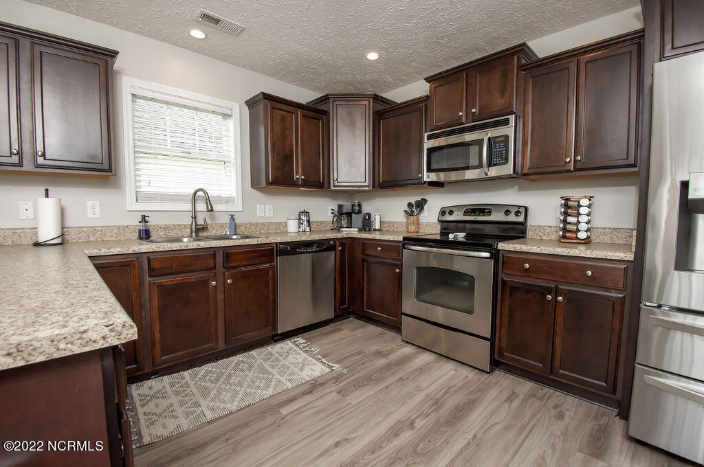 260 Merin Height Road Jacksonville, NC 28546 - Photo 10 of 34 2EC70EA4-E384-4873-8044-E2FFC4FE5547_1_1