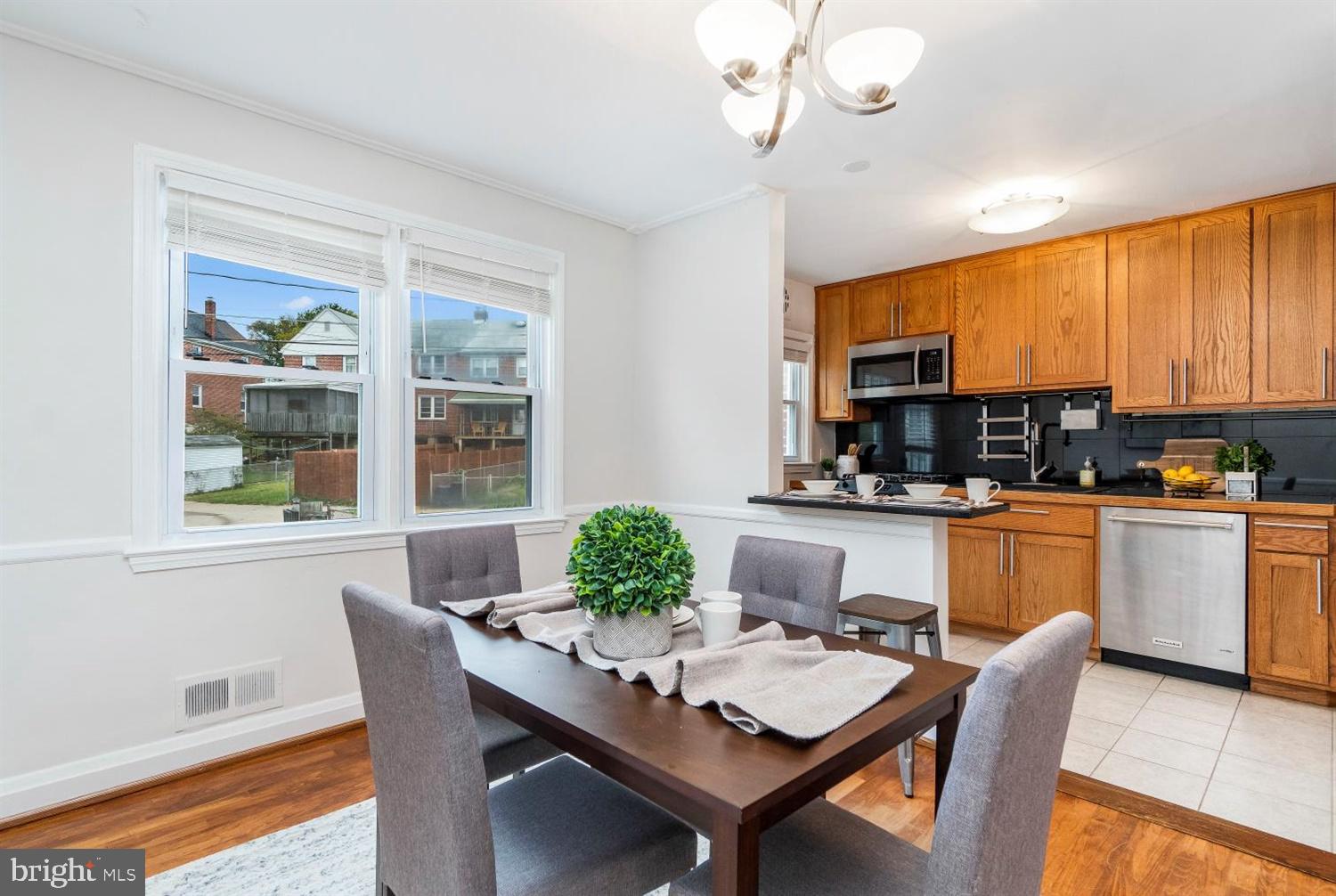 8658 Black Oak Road Baltimore, MD 21234 - Photo 12 of 41 Dining Room
