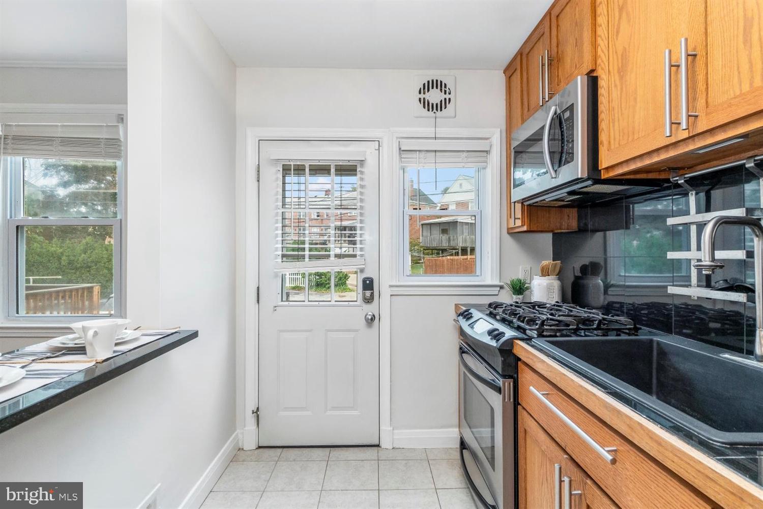8658 Black Oak Road Baltimore, MD 21234 - Photo 16 of 41 Kitchen