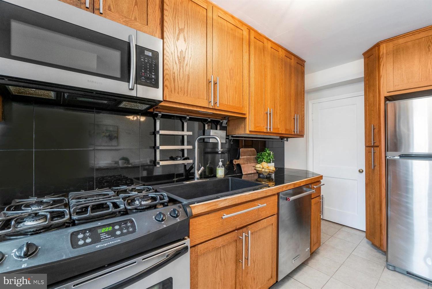 8658 Black Oak Road Baltimore, MD 21234 - Photo 17 of 41 Kitchen
