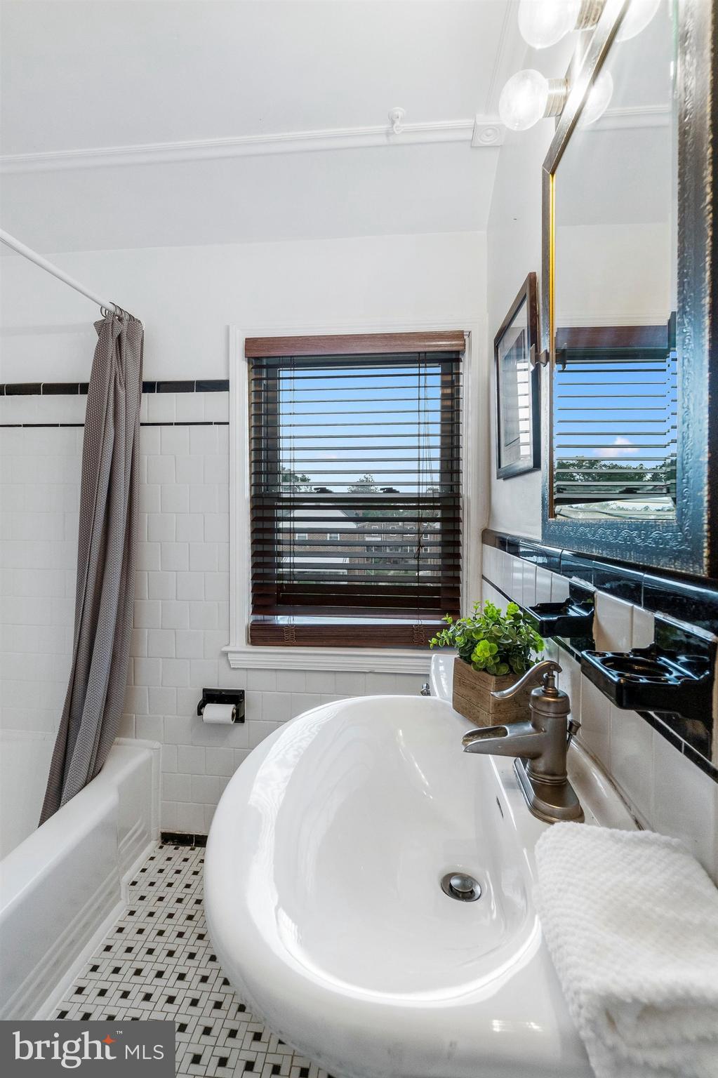 8658 Black Oak Road Baltimore, MD 21234 - Photo 24 of 41 Full Bathroom on Upper Level