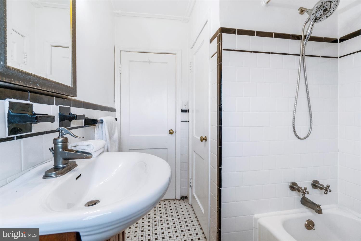 8658 Black Oak Road Baltimore, MD 21234 - Photo 25 of 41 Full Bathroom on Upper Level