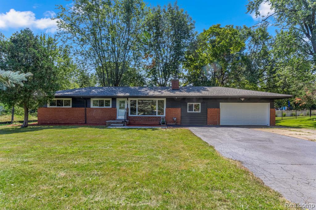 26178 Springfield Drive Farmington Hills, MI 48334 - Photo 1 of 29