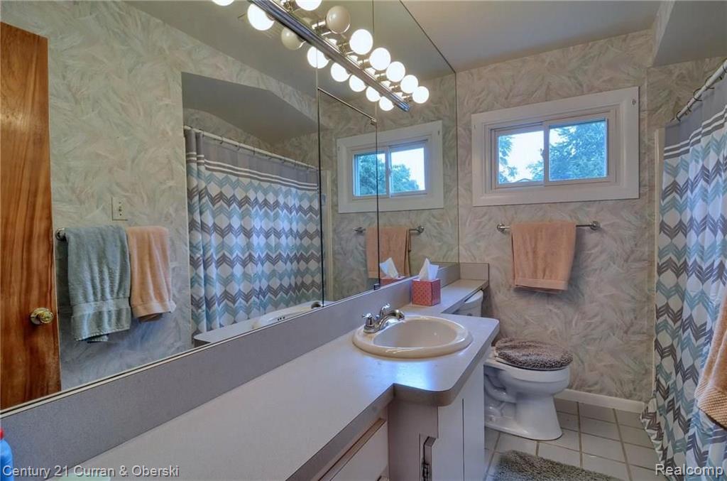 28211 Peppermill Road Farmington Hills, MI 48331 - Photo 7 of 26