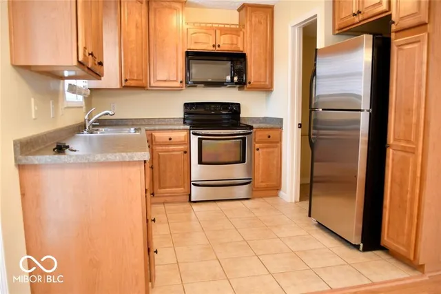 $2,200 | 516 East 10th Street, Indianapolis, IN 46202