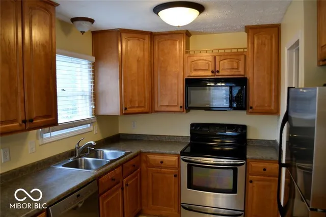 $2,200 | 516 East 10th Street, Indianapolis, IN 46202