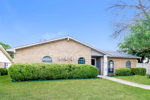 $2,180 | 7254 Cloverglen Drive, Dallas, TX 75249
