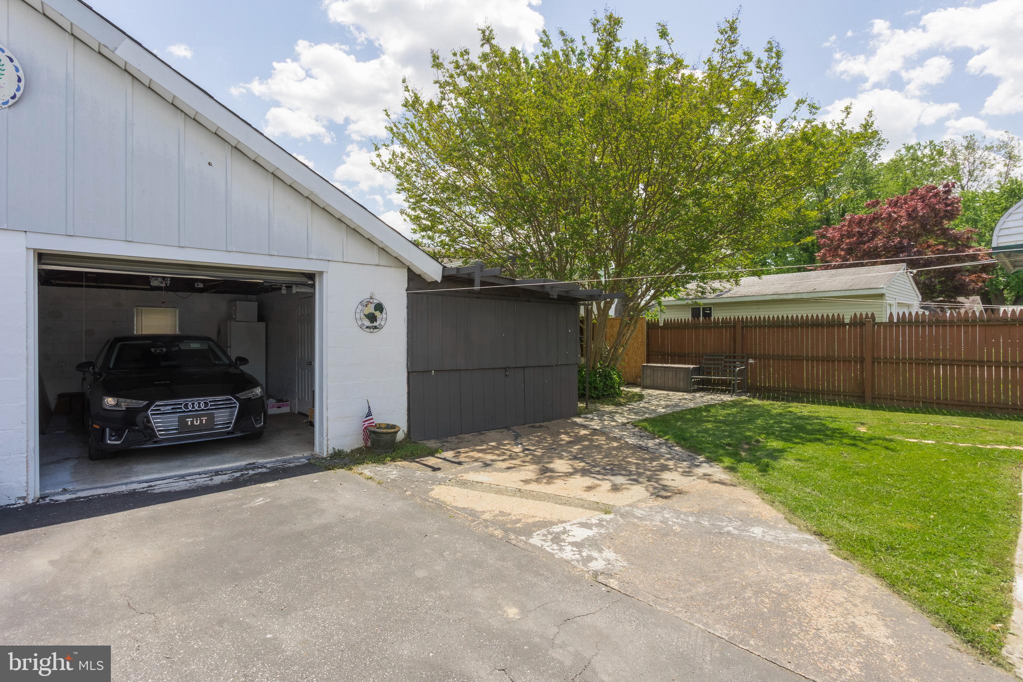 109 West Forrestview Road Brookhaven, PA 19015 - Photo 24 of 25 Garage/Carport/Shed