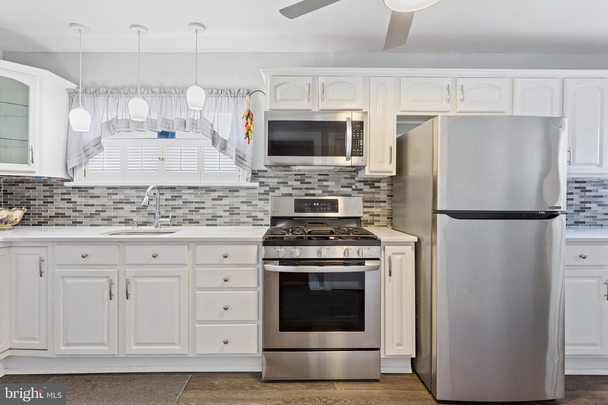 109 West Forrestview Road Brookhaven, PA 19015 - Photo 5 of 25 Stainless Steel Appliances