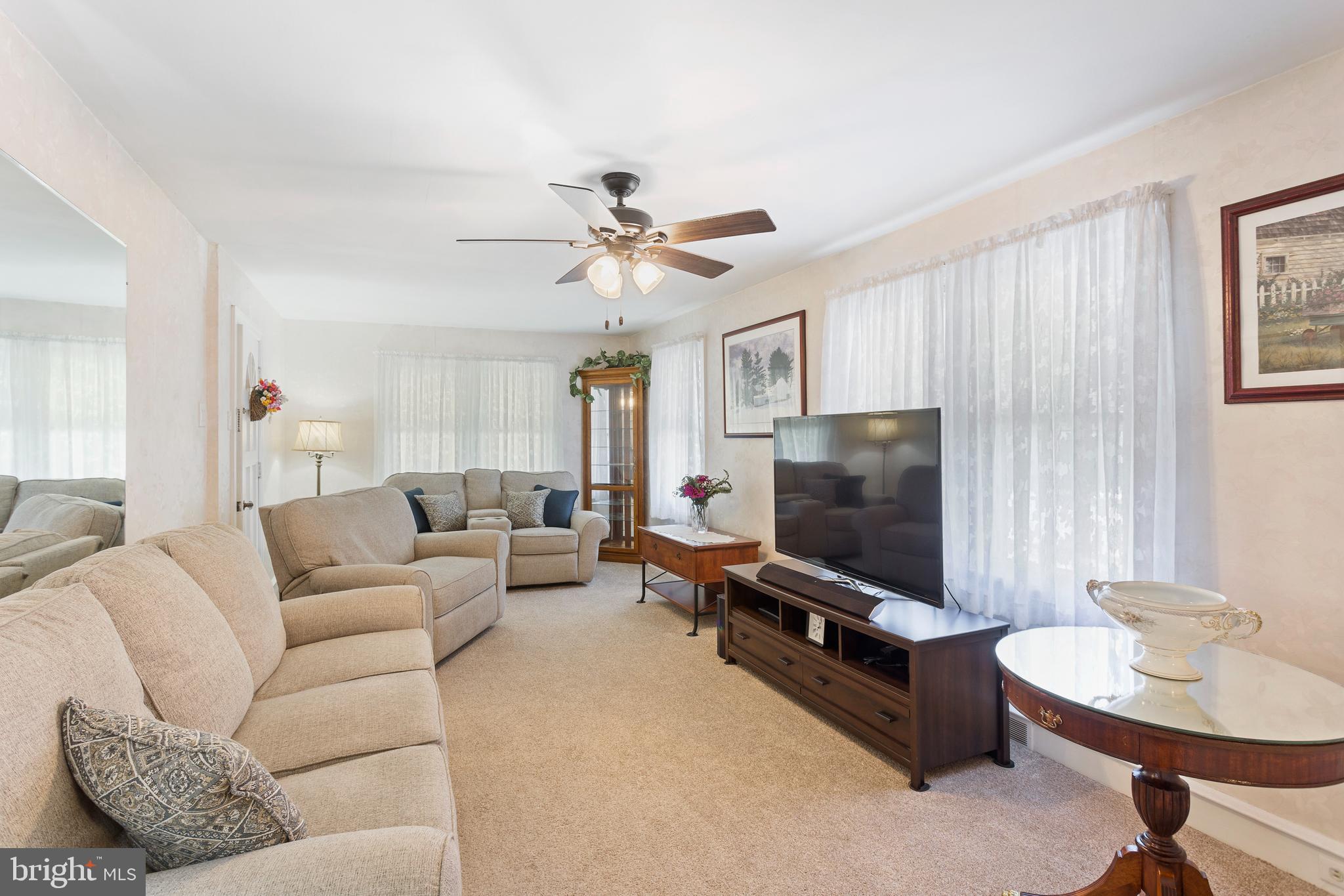 109 West Forrestview Road Brookhaven, PA 19015 - Photo 8 of 25 Living Room