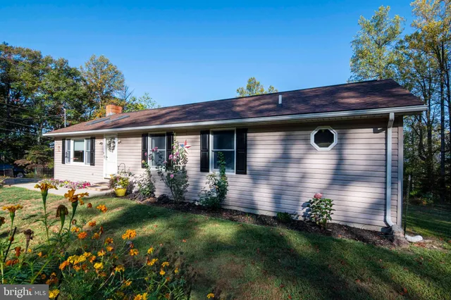 a view of a house with a backyard