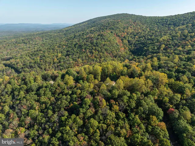 $473,500 | 3225 Magnolia Road, Great Cacapon, WV 25422