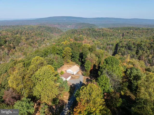 $473,500 | 3225 Magnolia Road, Great Cacapon, WV 25422