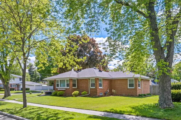 $379,900 | 1003 Evans Street, Oshkosh, WI 54901