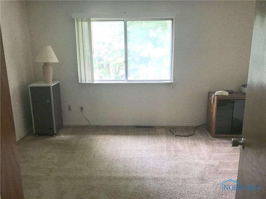 2266 Rockspring Road Toledo, OH 43614 - Photo 6 of 10 Gallery Image 6