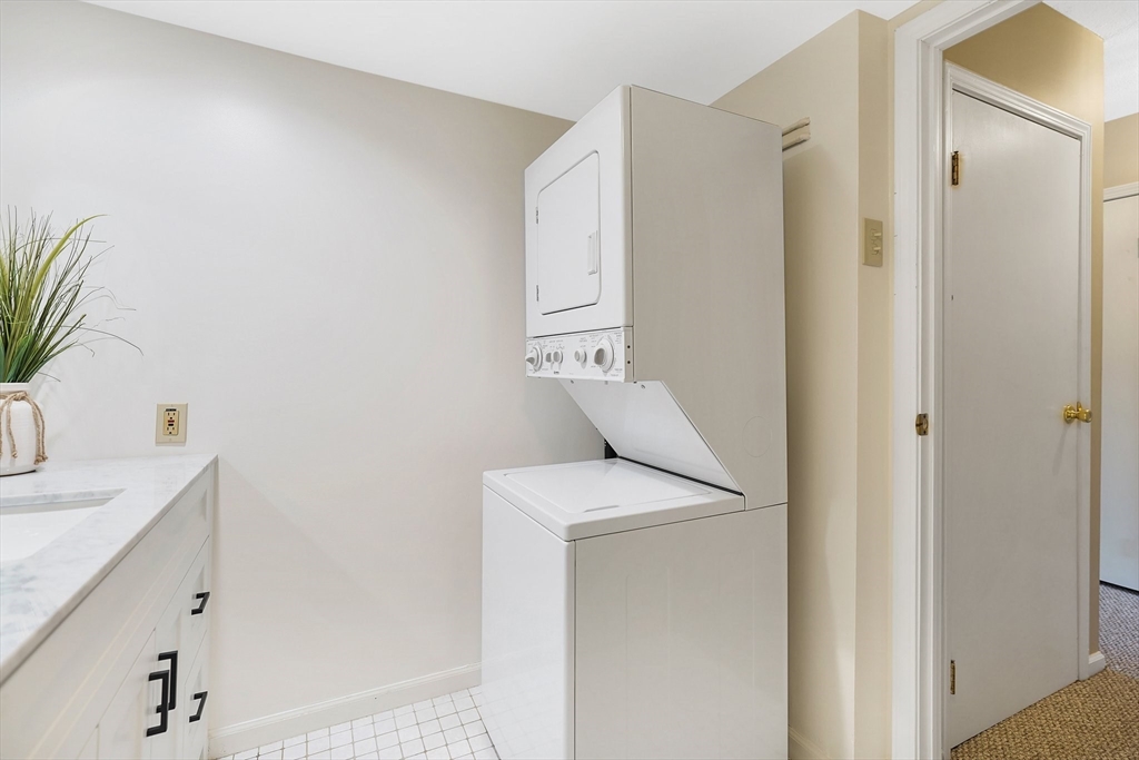 39 Yorktown Drive, Unit D Springfield, MA 01108 - Photo 25 of 29