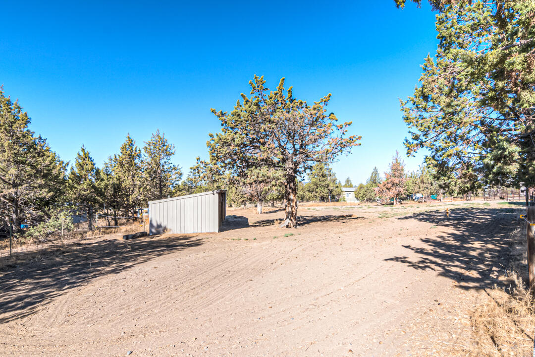 14555 Southeast Crow Road Prineville, OR 97754 - Photo 25 of 29 Corral area with large loafing shed