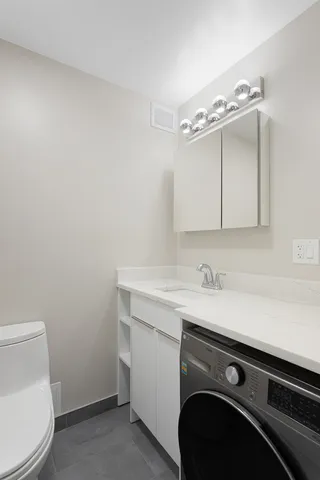 $2,677 | 6166 North Sheridan Road, Unit 20E, Chicago, IL 60660