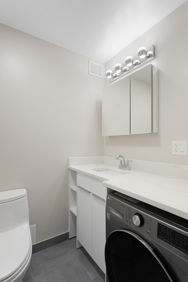 6166 North Sheridan Road, Unit 20E Chicago, IL 60660 - Photo 11 of 17