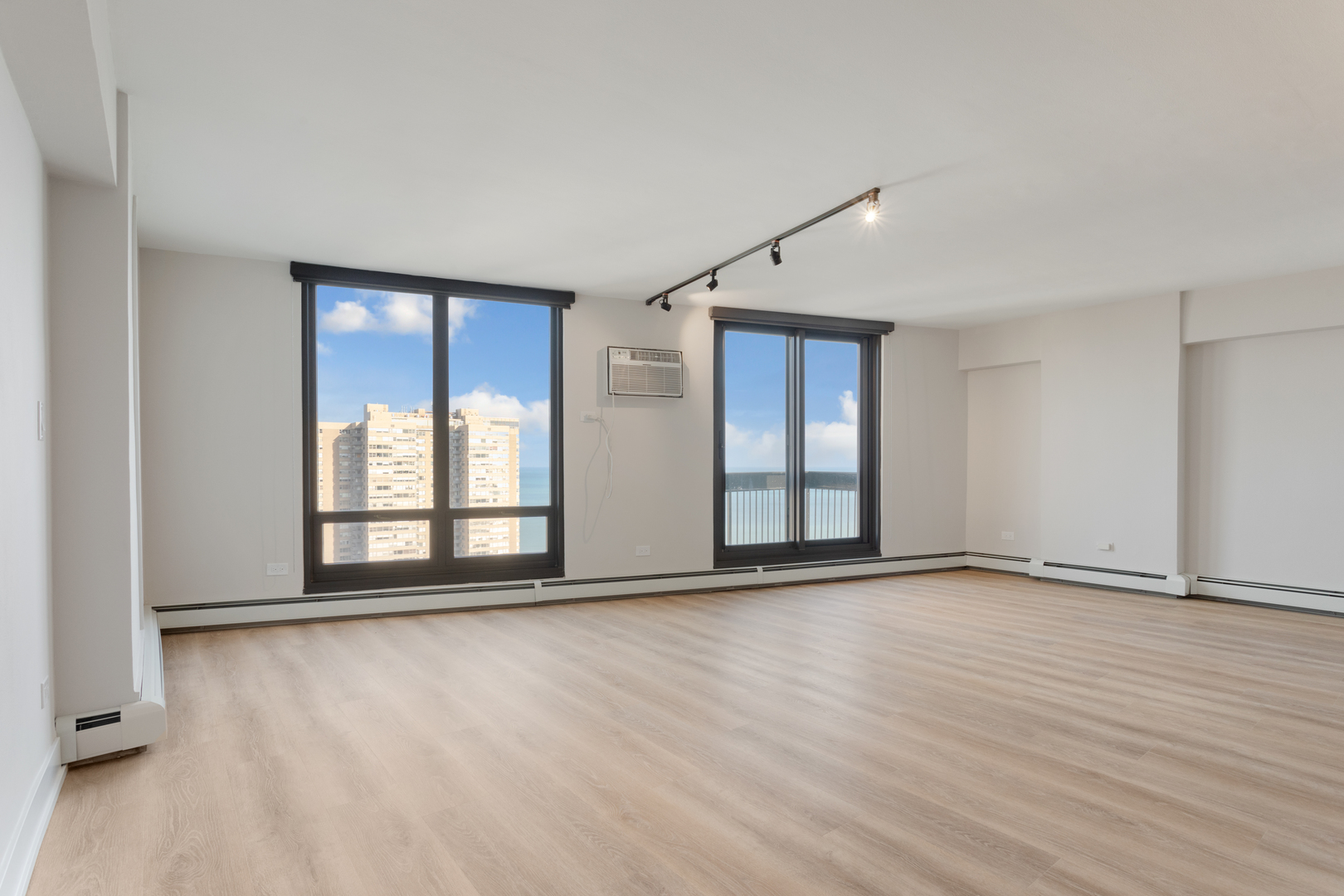 6166 North Sheridan Road, Unit 20E Chicago, IL 60660 - Photo 2 of 17