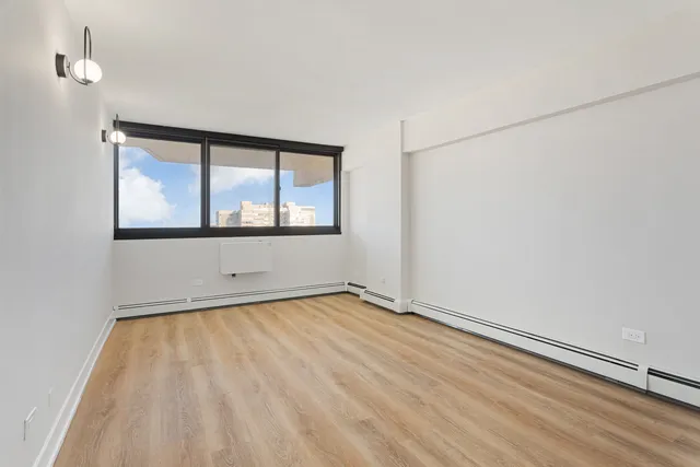 $2,677 | 6166 North Sheridan Road, Unit 20E, Chicago, IL 60660