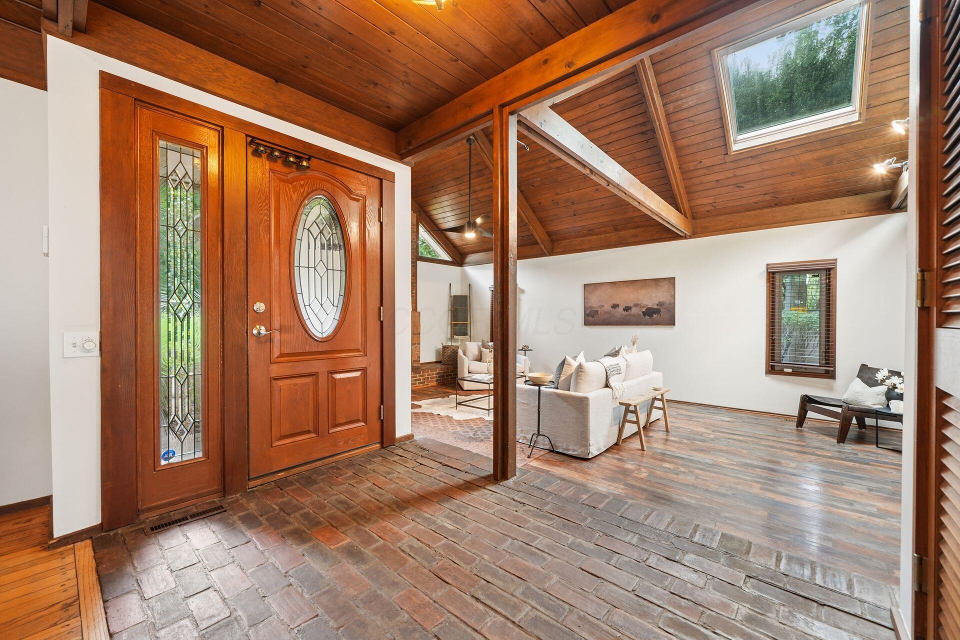 2756 Lear Road Upper Arlington, OH 43220 - Photo 6 of 58 Foyer