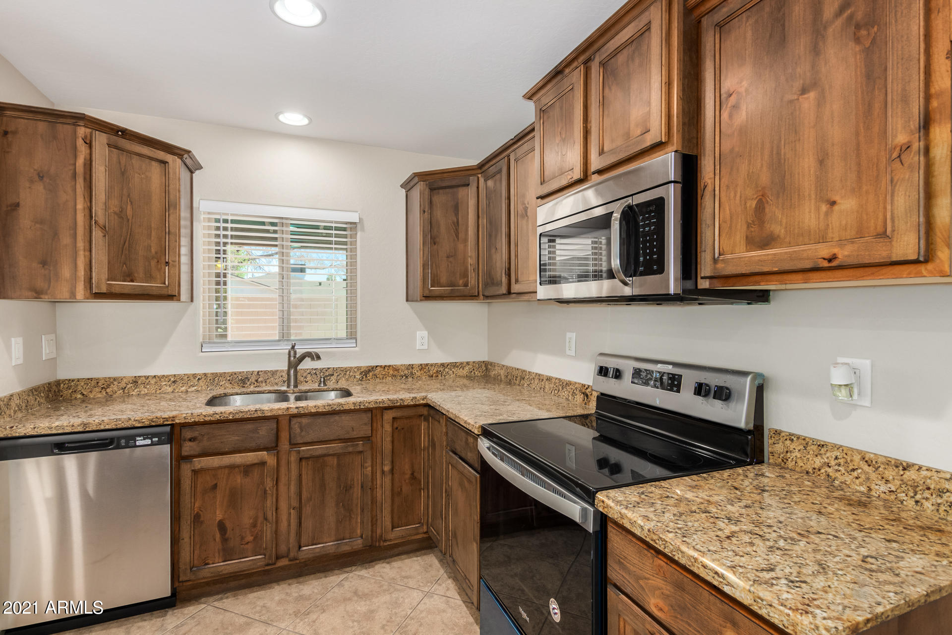 2239 East Cheery Lynn Road Phoenix, AZ 85016 - Photo 8 of 19 0008-Cheery Lyn 8