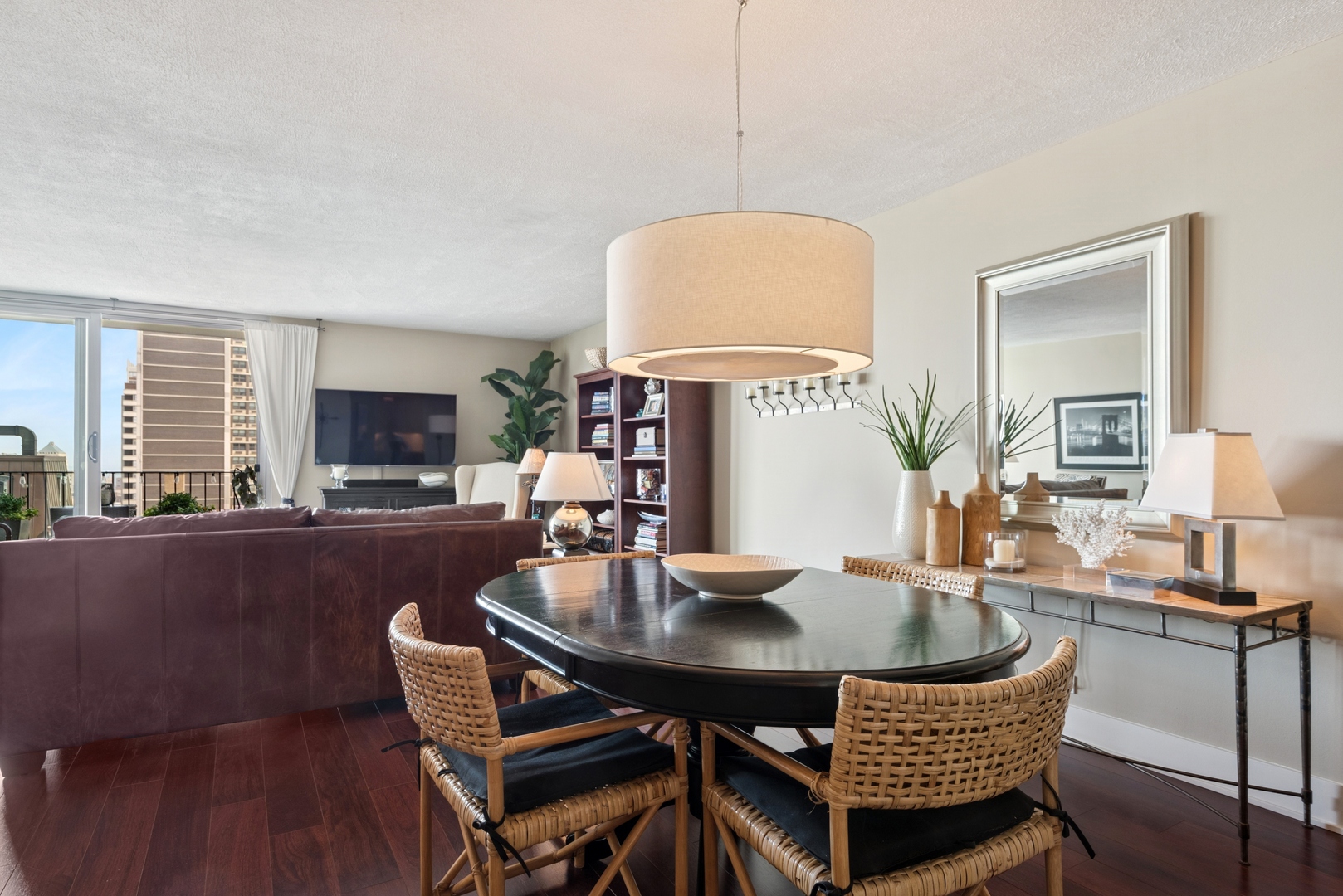 6033 North Sheridan Road, Unit 18H Chicago, IL 60660 - Photo 14 of 37 Gallery Image 14