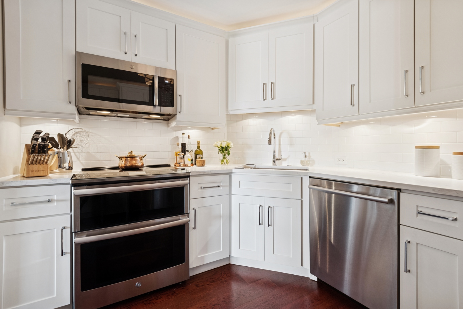 6033 North Sheridan Road, Unit 18H Chicago, IL 60660 - Photo 20 of 37 Gallery Image 20