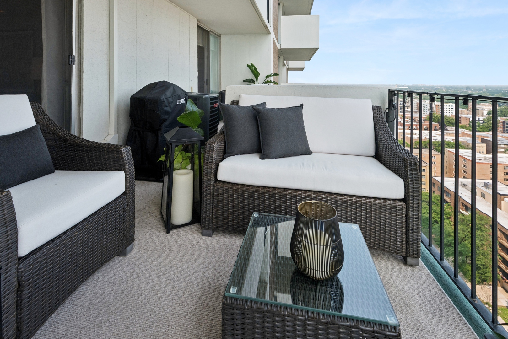 6033 North Sheridan Road, Unit 18H Chicago, IL 60660 - Photo 34 of 37 Gallery Image 34