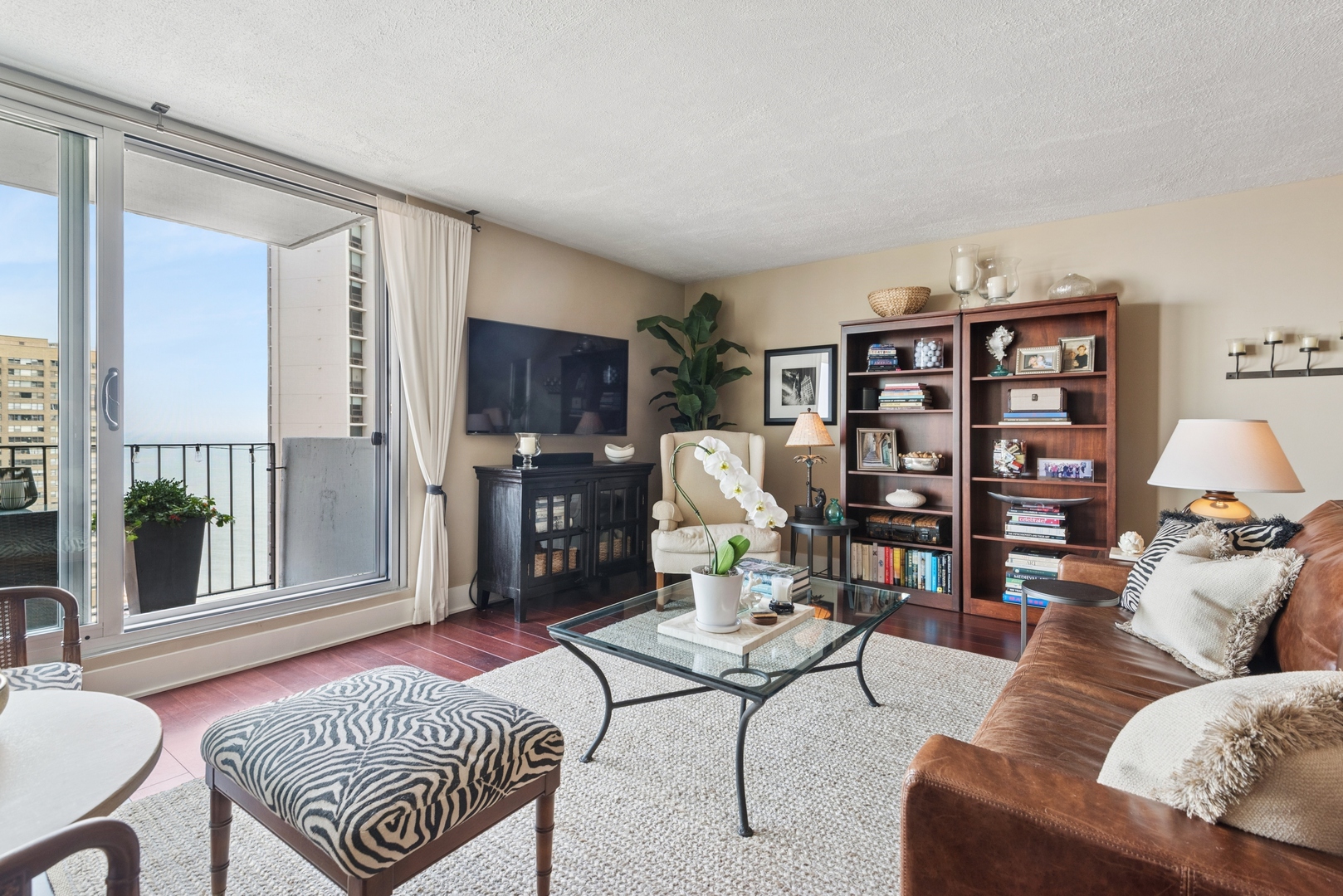 6033 North Sheridan Road, Unit 18H Chicago, IL 60660 - Photo 5 of 37 Gallery Image 5