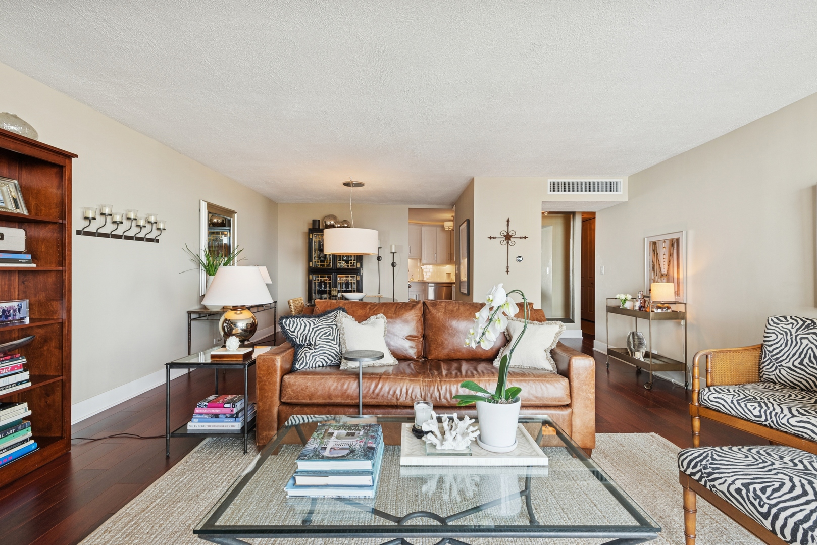 6033 North Sheridan Road, Unit 18H Chicago, IL 60660 - Photo 7 of 37 Gallery Image 7