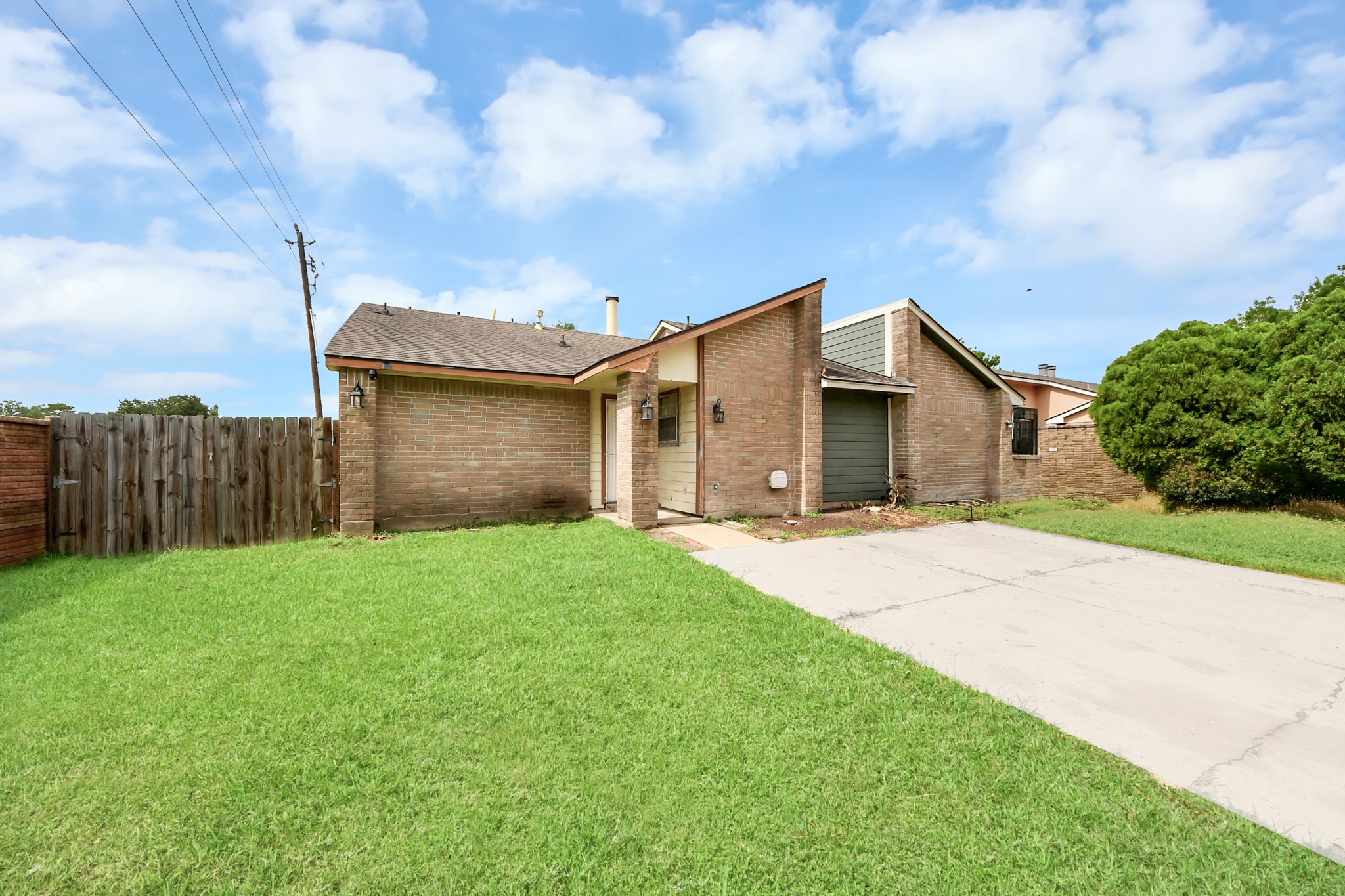 5444 Ridge Wind Lane Houston, TX 77053 - Photo 3 of 35