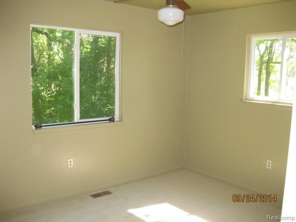 8345 Hamburg Road Brighton, MI 48116 - Photo 13 of 28 IMG_2888.jpg