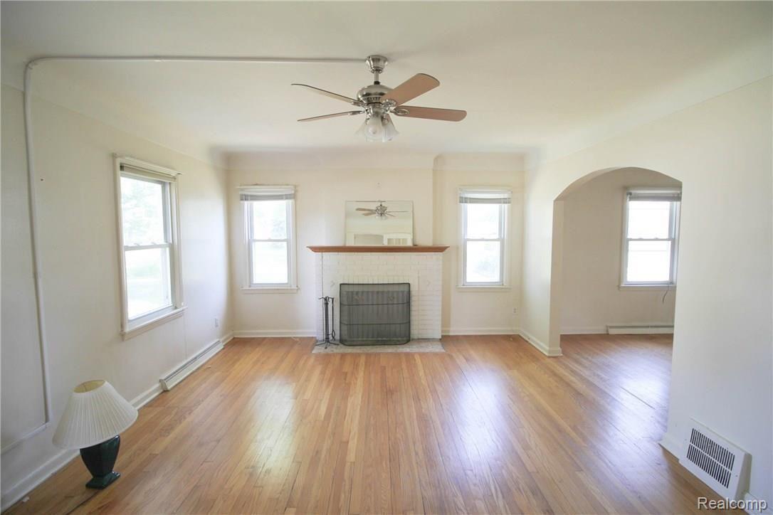6259 Denton Road Belleville, MI 48111 - Photo 3 of 29 IMG_5652.jpg