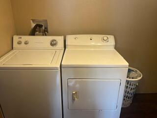 6806 North County Road 1630 Shallowater, TX 79363 - Photo 22 of 40 a utility room with dryer and washer