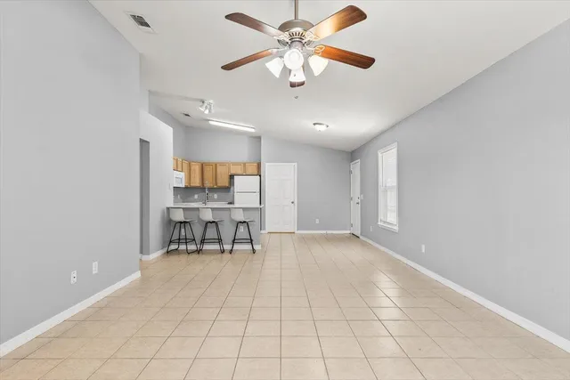 a view of a livingroom with furniture and a ceiling fan