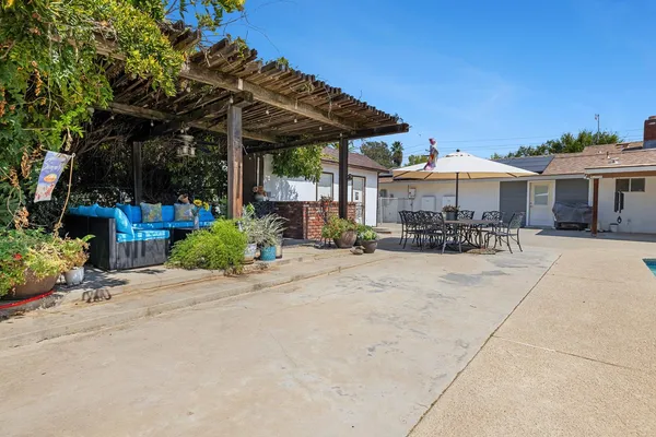 $785,000 | 6589 North De Wolf Avenue, Clovis, CA 93619